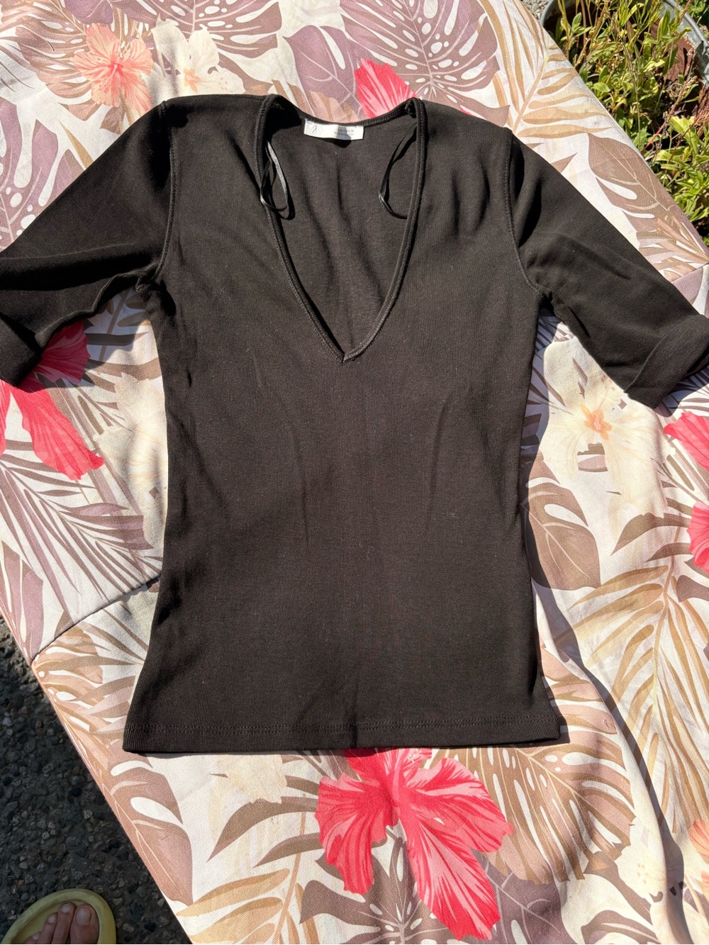 Zara Black V-Neck Women's Top with Short Sleeves